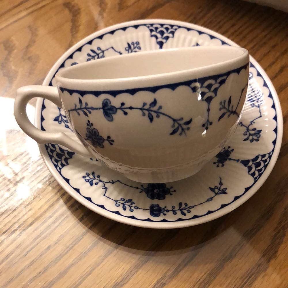 NWOT Mason’s “Denmark Blue” ironstone cup and saucer white w/blue vine pattern